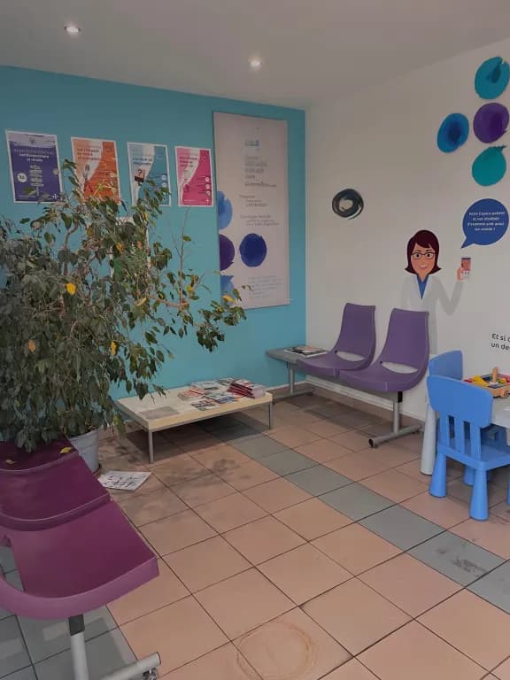 LOCAL DE 100 m2 À LOUER À ALLAUCH 13190 DANS COMMUNE RECHERCHÉE
