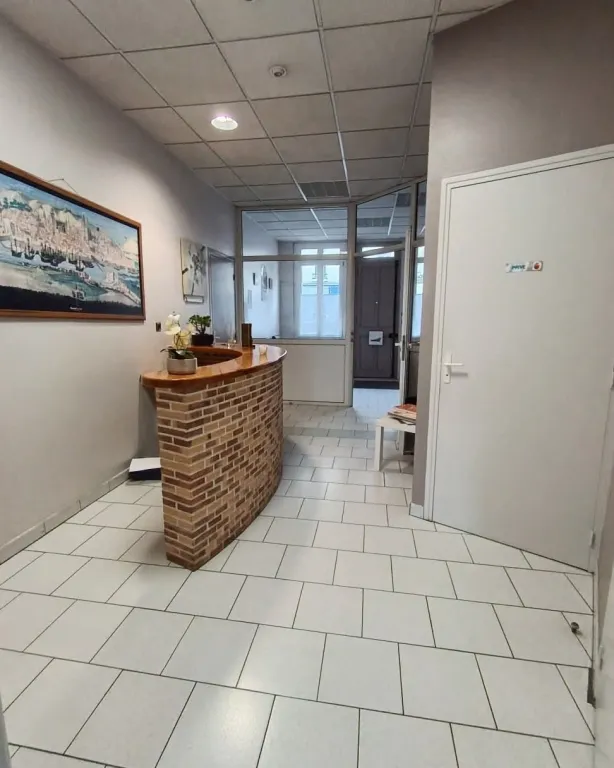 Local professionnel avec salle d'attente