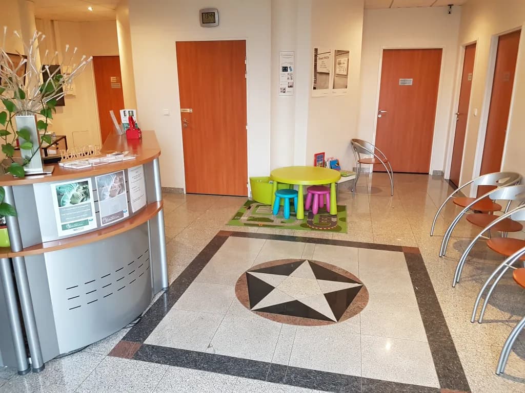 Location local nu 17 m² - Bureau dans pôle médical pluridisciplinaire Magny Le Hongre Val d'Europe