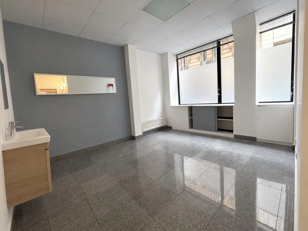À louer – Bureaux dans un centre médical et paramédical – Paris 15ᵉ, rue Castagnary