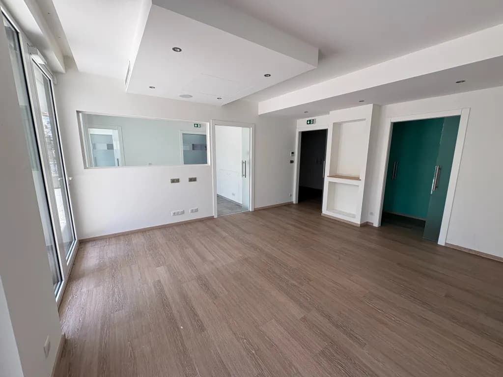 Local de 112 m² avec terrasse de 60 m²