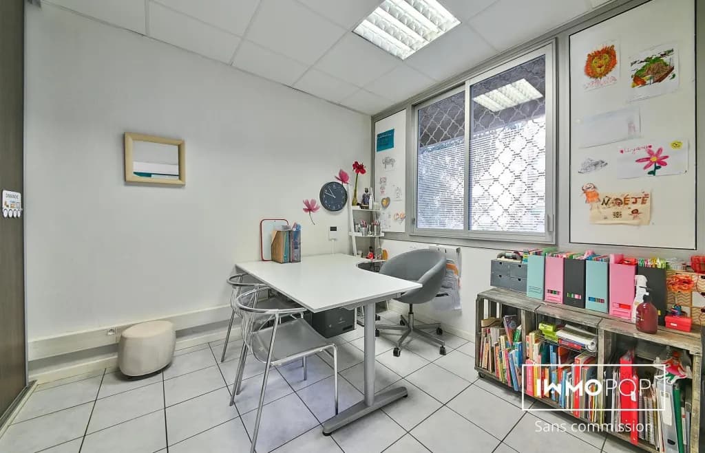 A louer LYON 8, bureau de 10 m² dans cabinet de groupe