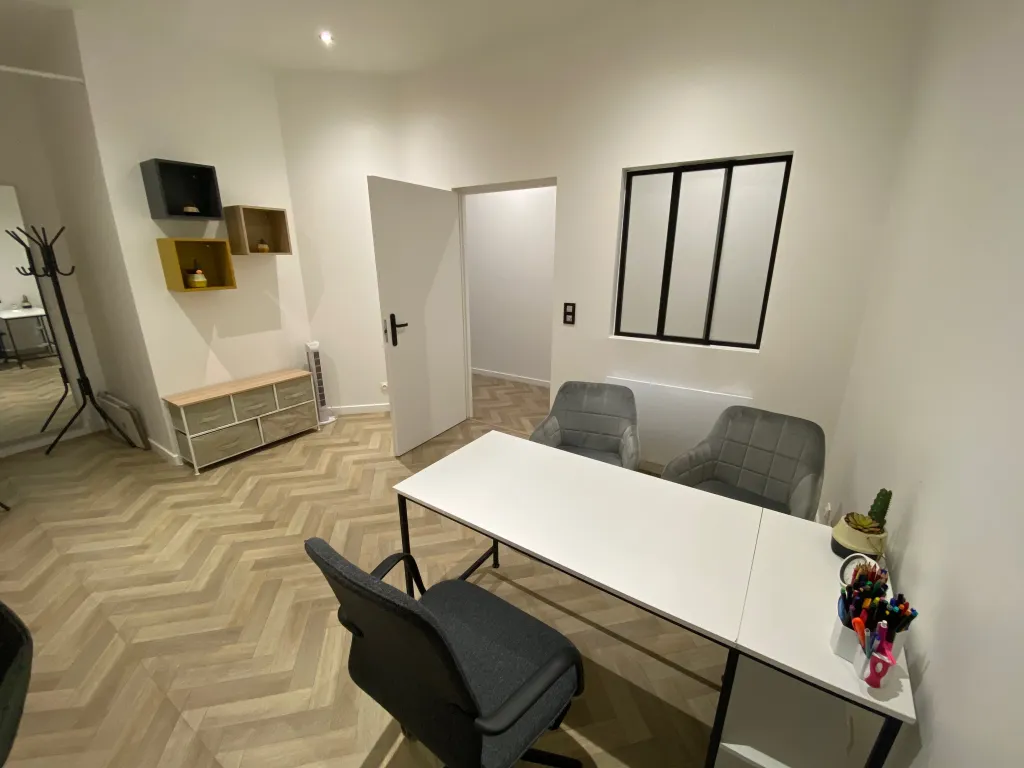 BUREAU A LOUER - LE PECQ (78)