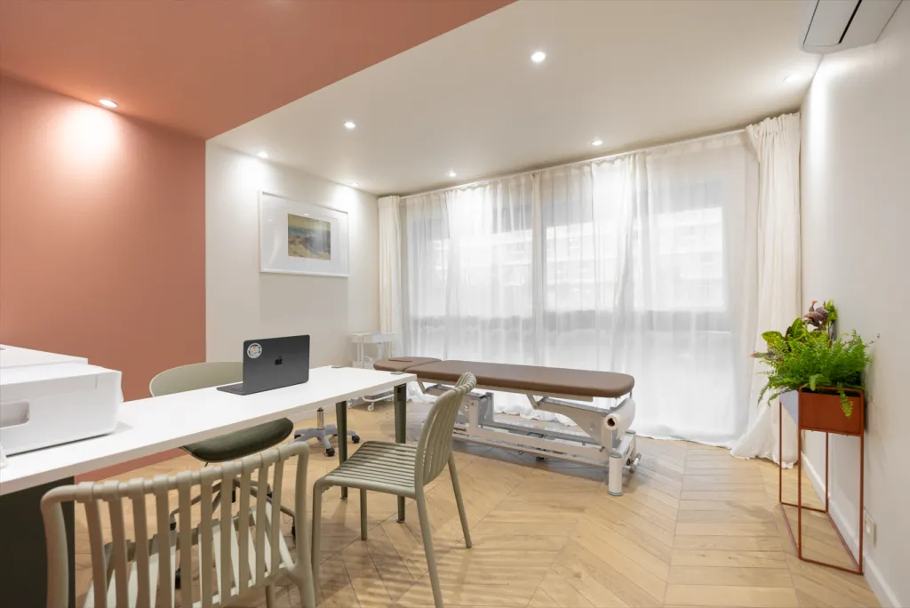 Salle de soins dans cabinet paramédical (Marseille 9ème)