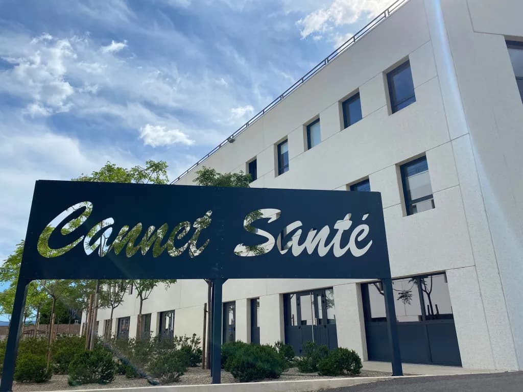 Cabinet à louer au sein d'un pôle santé au Cannet des Maures dans le Centre  Var  meublé