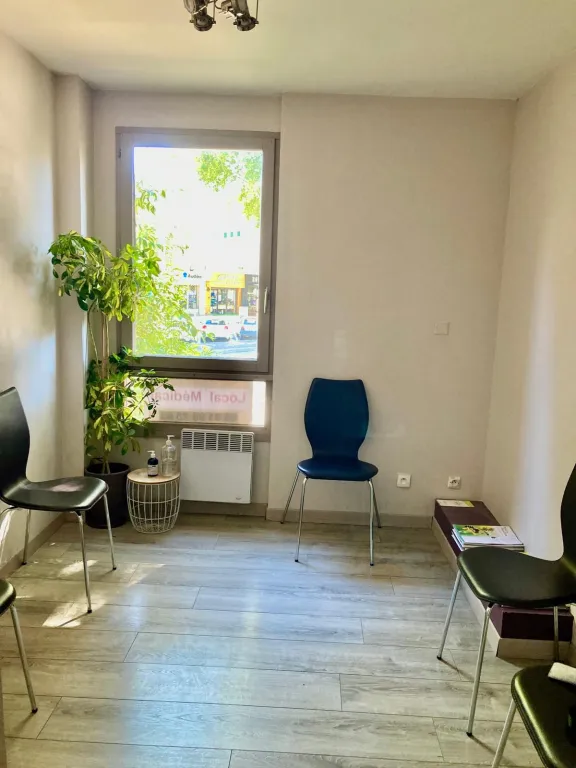 Loue locaux  médical ou paramédical 16m2 +salle attente+sanitaires - Aix-en-Provence
