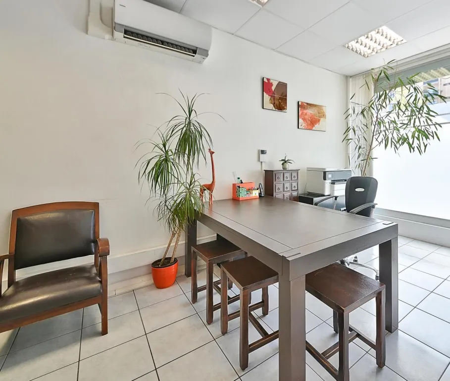 A louer LYON 8  Bureau 16 m² dans cabinet de groupe