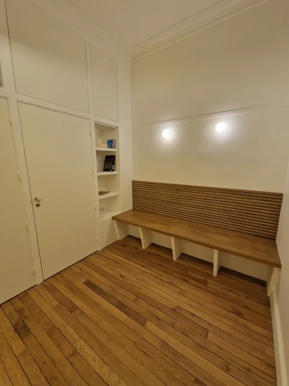Location salle de consultation dans un appartement refait à neuf Paris 14e