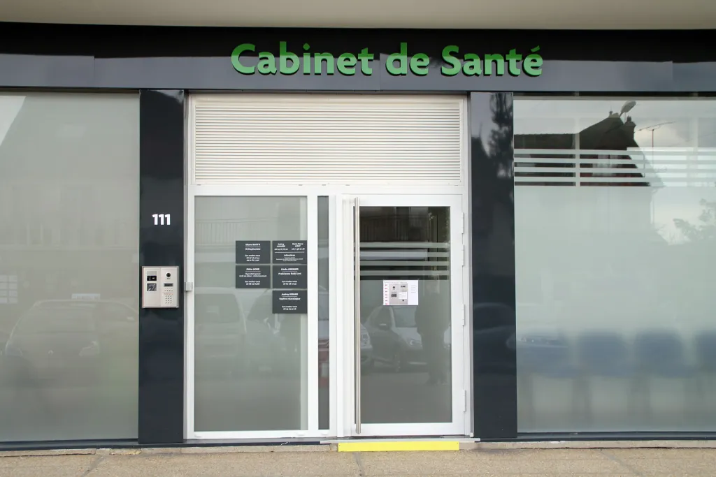 Cabinet 85 m2 climatisé, pmr, visiophone, proche pharmacie TAVERNY (95),