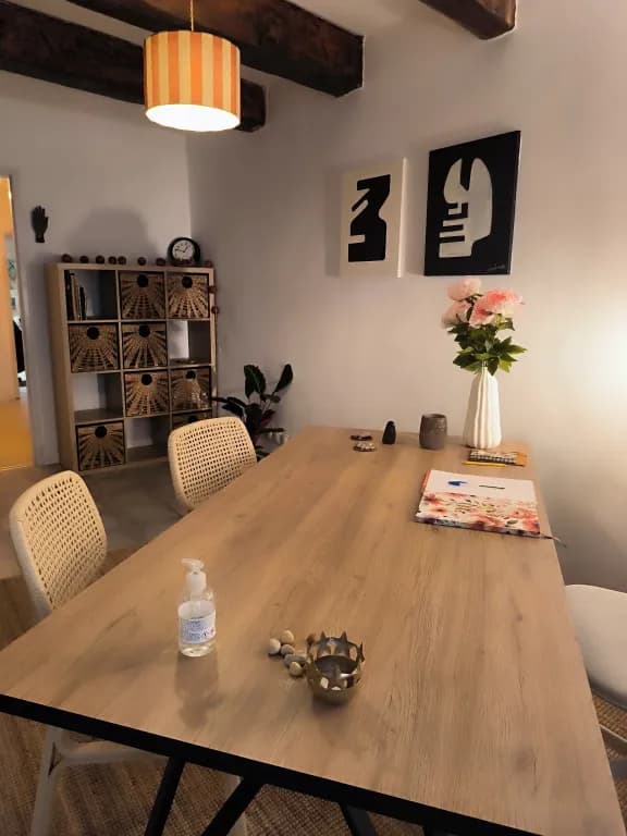 Cabinet 40 m² meublé – Martigues centre – RDC – salle d'attente – 800 €