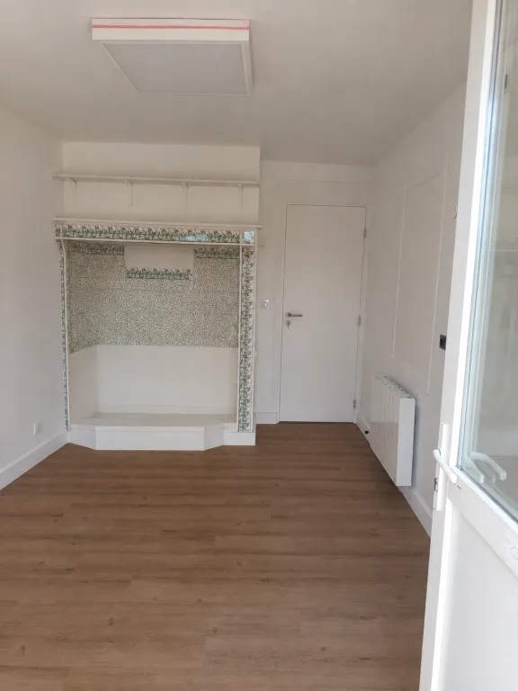 Petit local professionnel avec salle d'attente