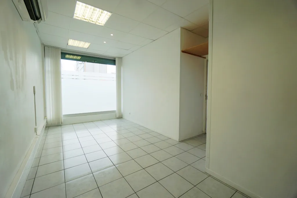 A louer LYON 8  Bureau 16 m² dans cabinet de groupe
