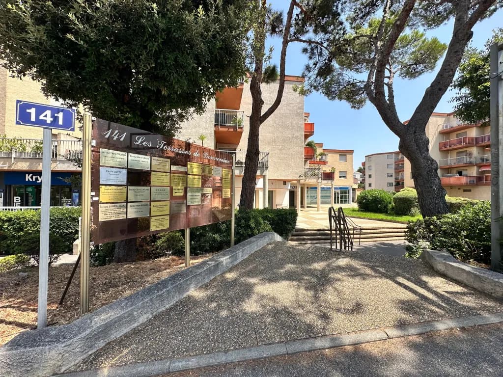 Cabinet médical 84m2 avec terrasse et jardin 13008 Bonneveine
