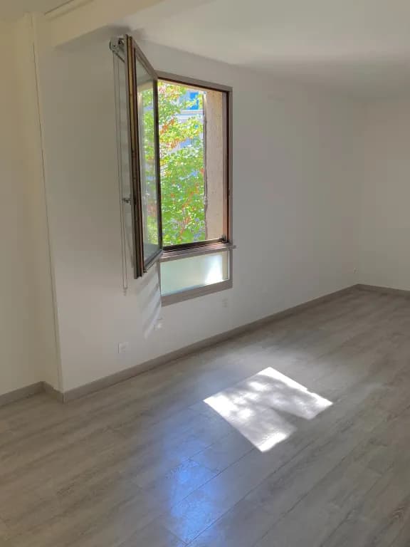 Loue locaux  médical ou paramédical 16m2 +salle attente+sanitaires - Aix-en-Provence