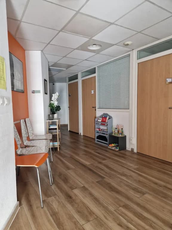 Bureau meublé de 19 m² à sous-louer – Centre paramédical – Centre-ville de Marseille.