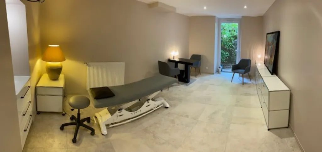 salle de 20 m2 dans centre pluridisciplinaire St Fortunat sur Eyrieux (07)