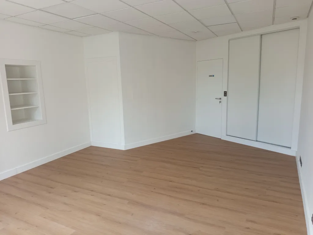 Local professionnel avec salle d'attente