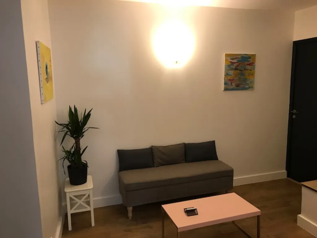 Cabinet paramédical/ sous location d'un local meublé de 21m2