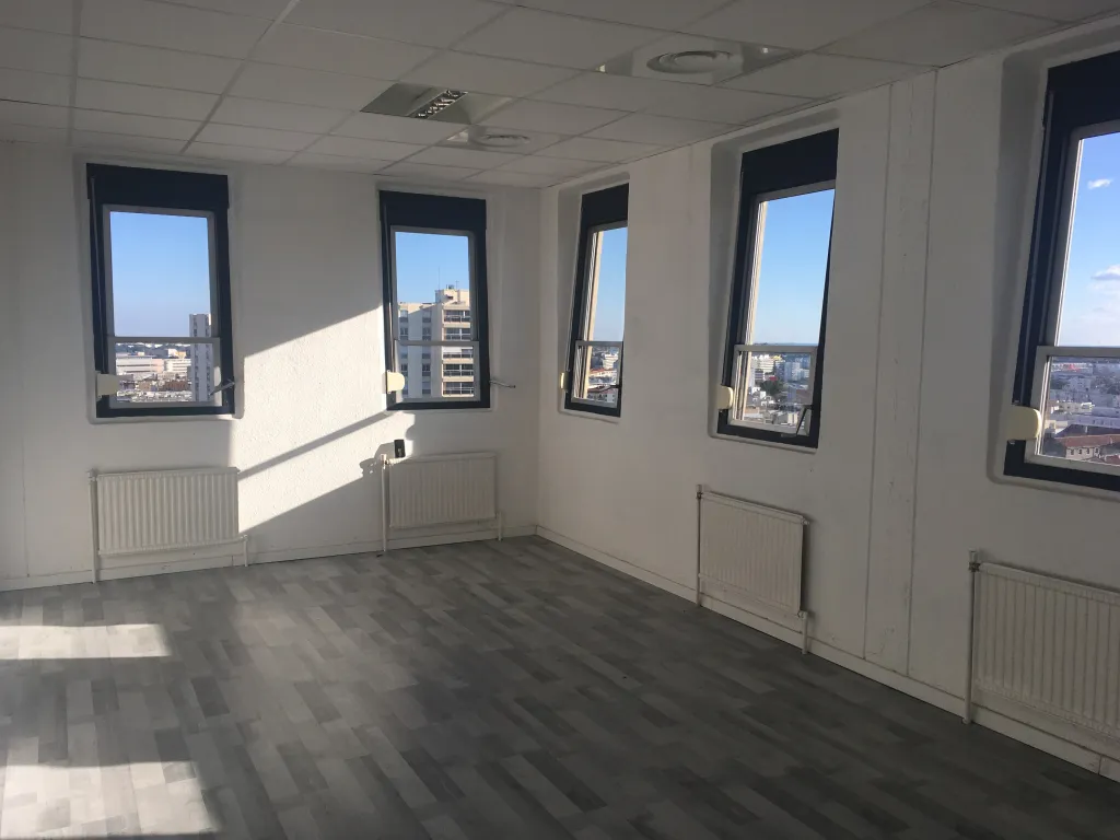 Cabinet en Centre-Ville,Tour du Polygone (30 m²)