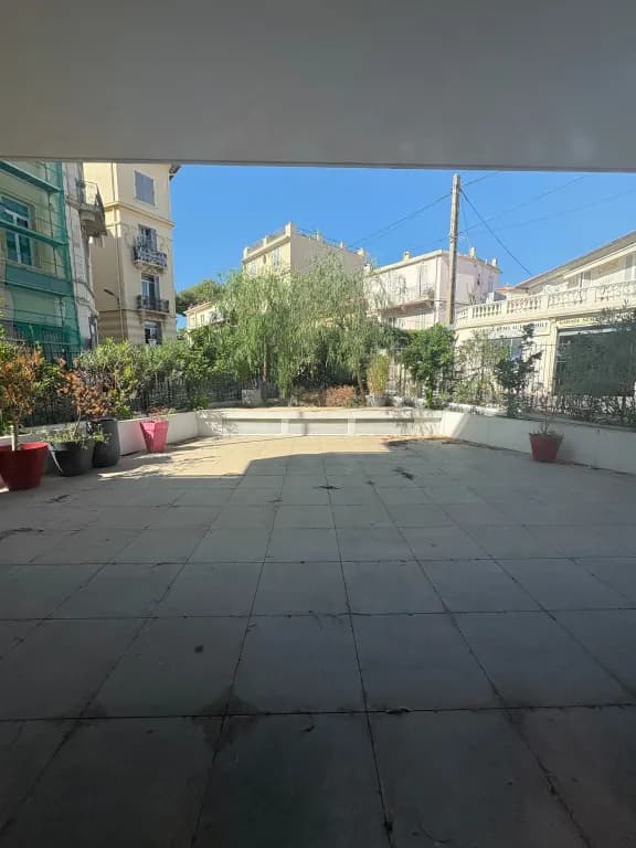 Local de 112 m² avec terrasse de 60 m²