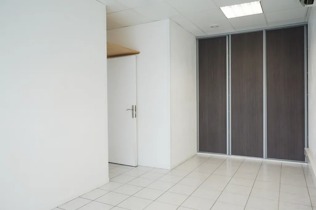 A louer LYON 8  Bureau 16 m² dans cabinet de groupe