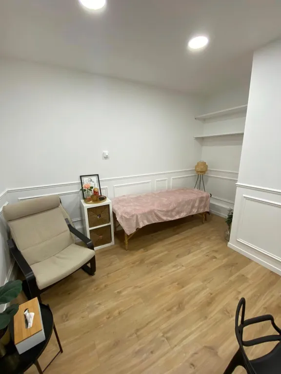 Salle à louer dans un cabinet pluridisciplinaire au pied du RER Psy, massage, esthétique, bien-être