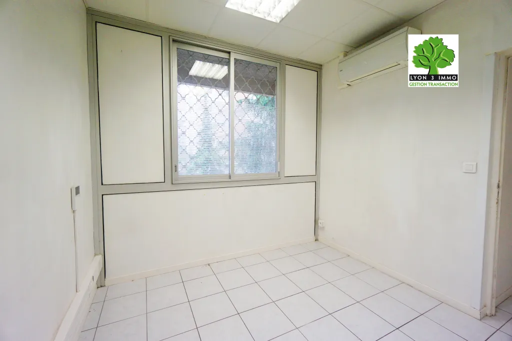 A louer LYON 8, bureau de 10 m² dans cabinet de groupe