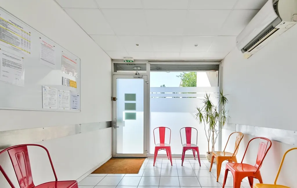 A louer LYON 8  Bureau 16 m² dans cabinet de groupe