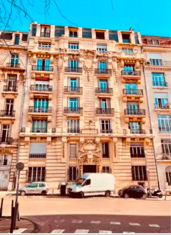 Location locaux rue paradis carré d’or