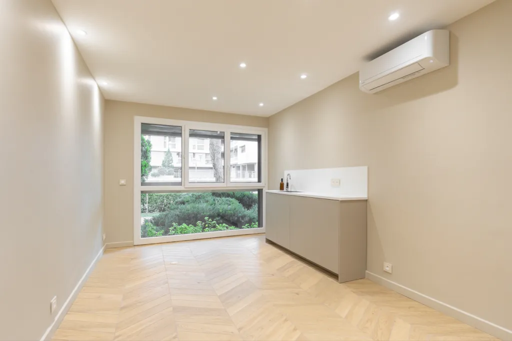 Salle de soins dans cabinet paramédical (Marseille 9ème)