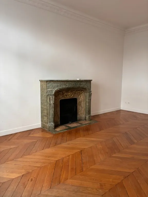 A LOUER Paris 16e- Chaillot / Iéna – RDC de 119 m² avec 4 bureaux de standing