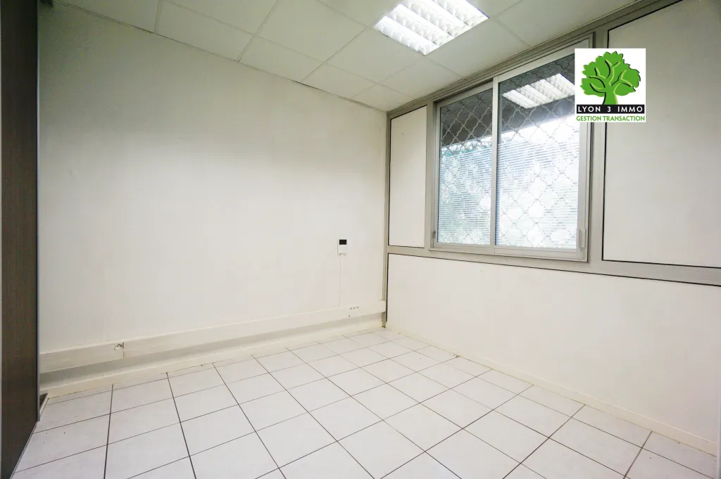 A louer LYON 8, bureau de 10 m² dans cabinet de groupe