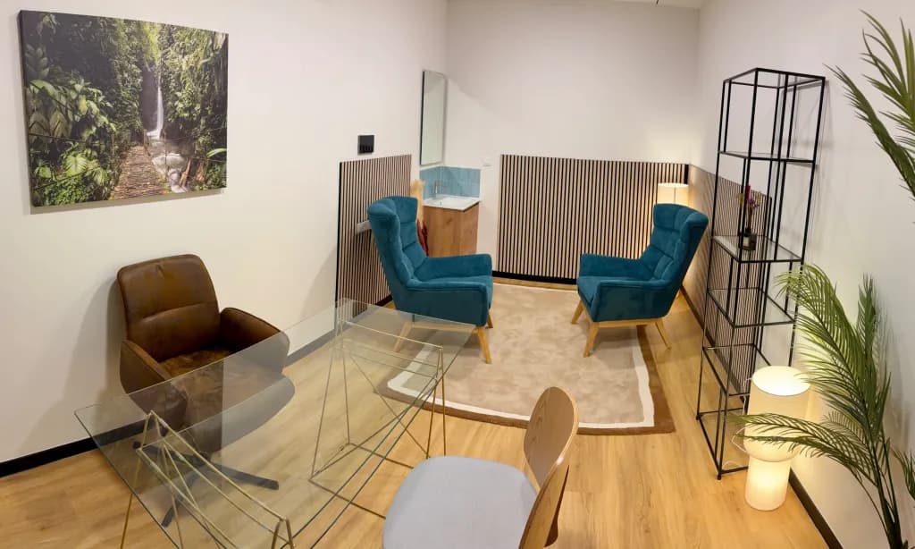 Salle de soins 15 m2 € à louer dans un local neuf sur Bordeaux centre