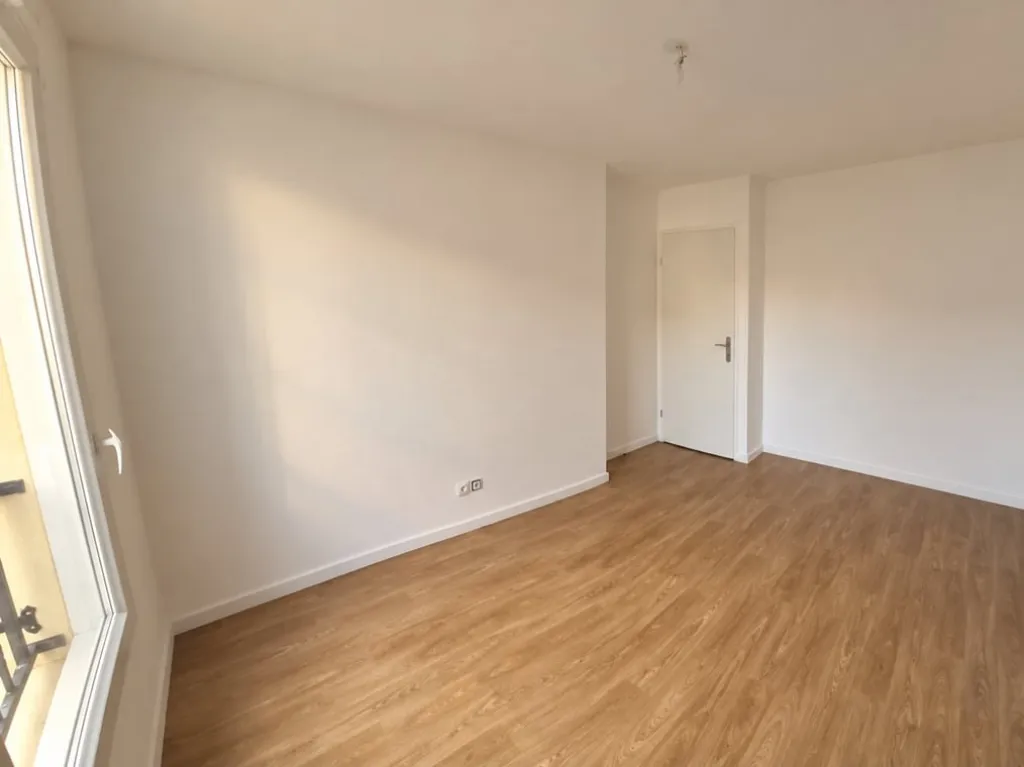 Cabinet paramédical 11 m² en Temps plein – Charges comprises