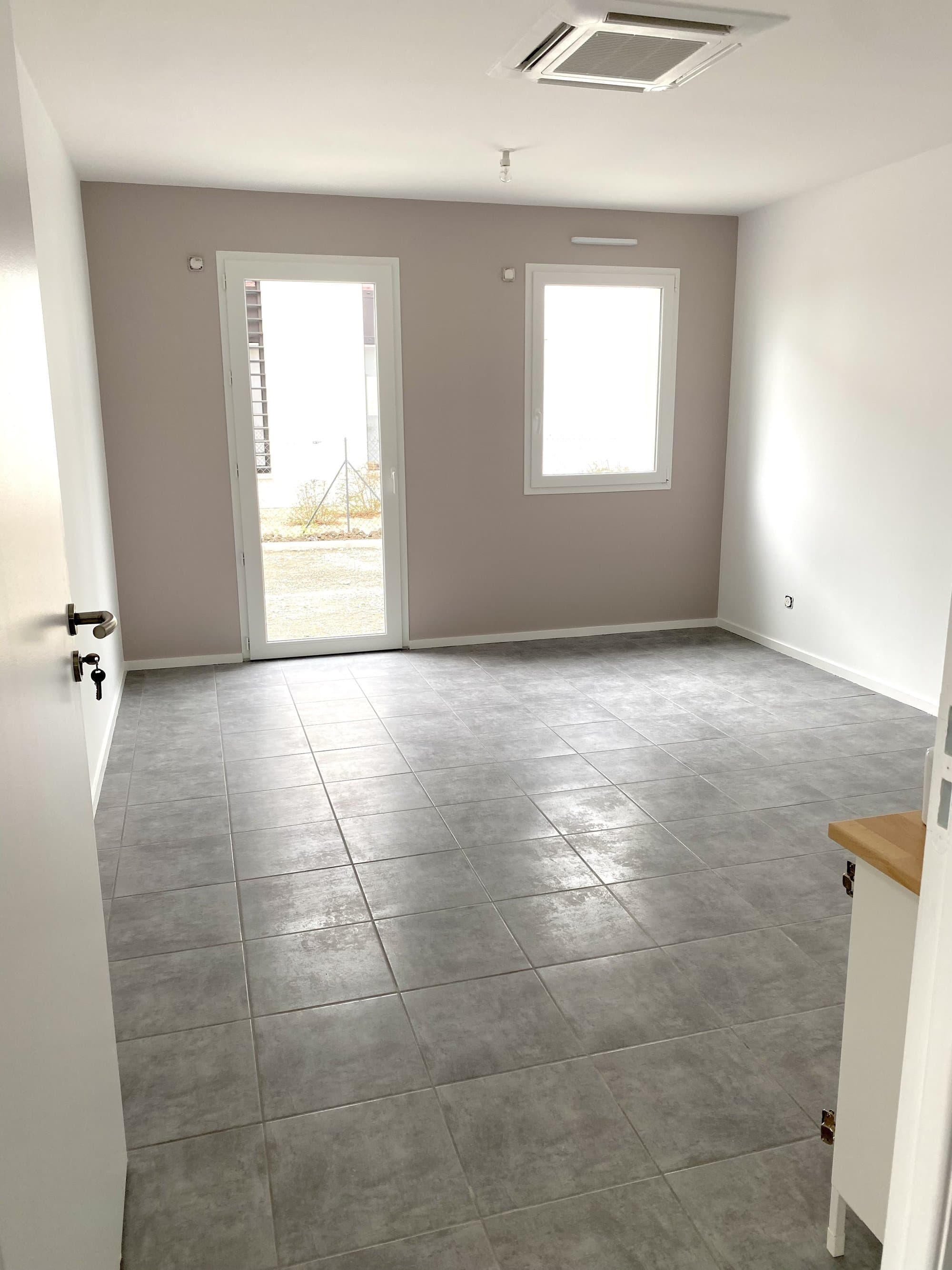 Local en maison de santé - Cournon-d'Auvergne - 16 m²