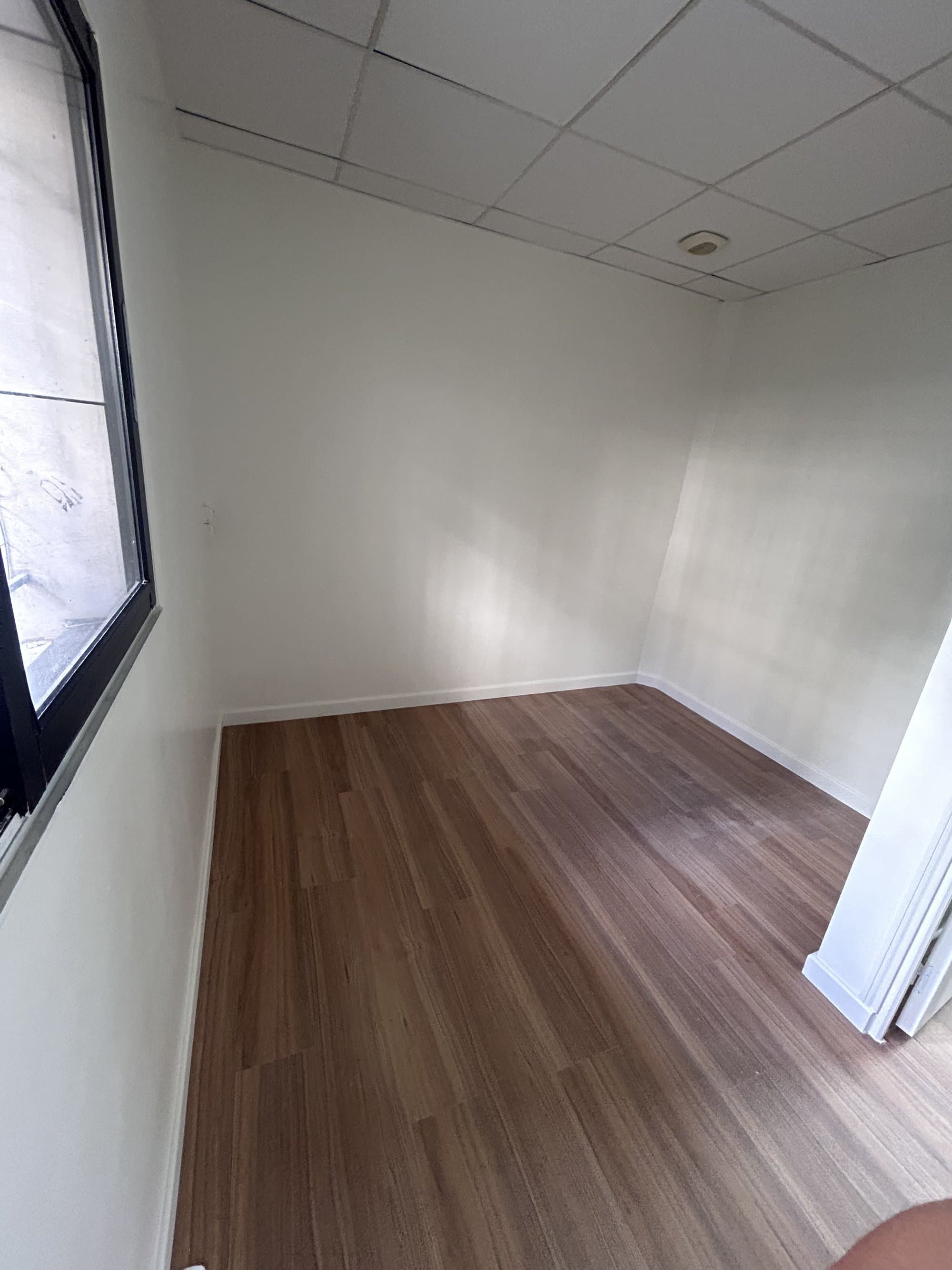 Local en maison de santé - Levallois-Perret - 12 m²