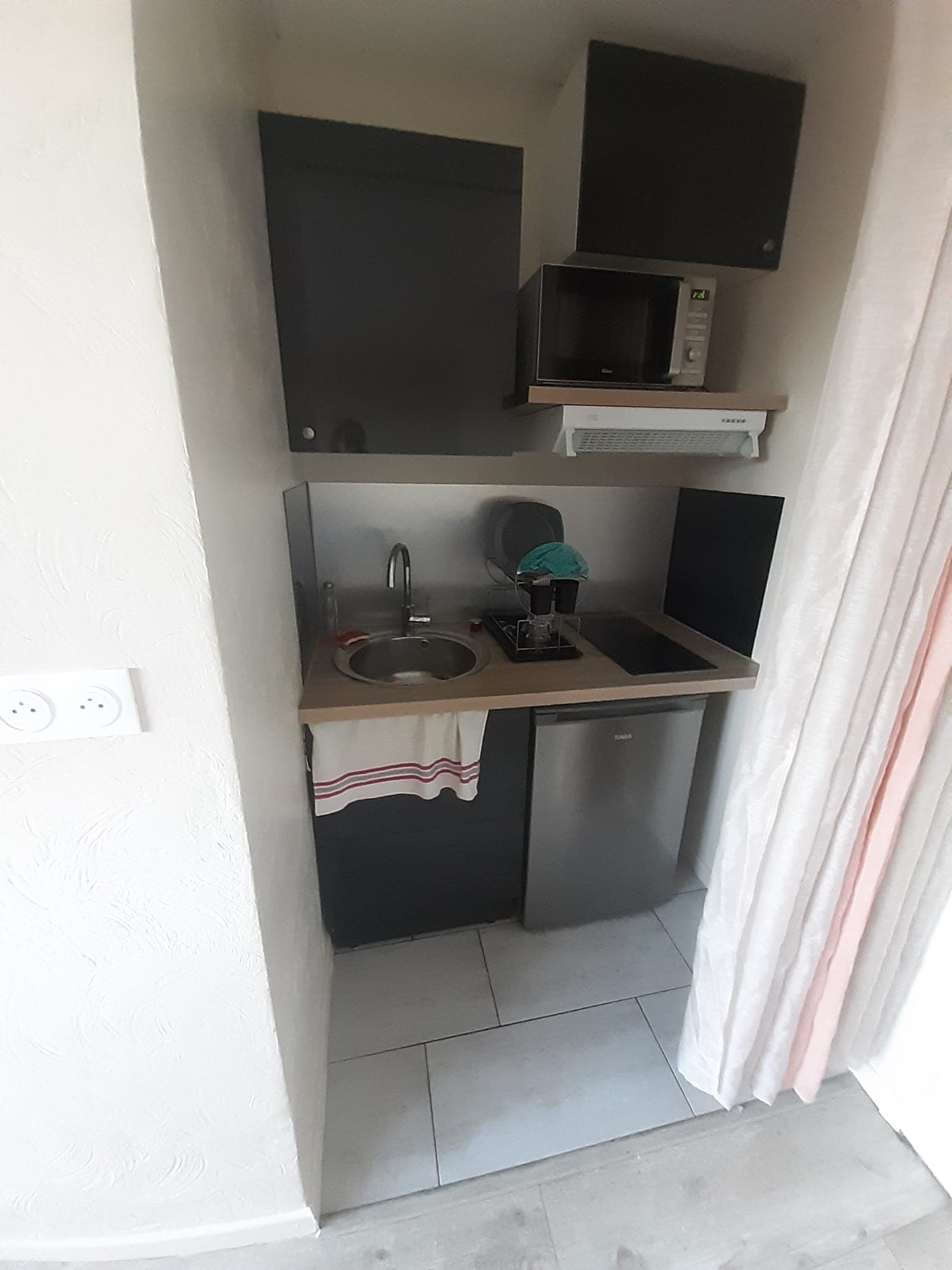 Local en maison de santé - Grasse - 21 m²