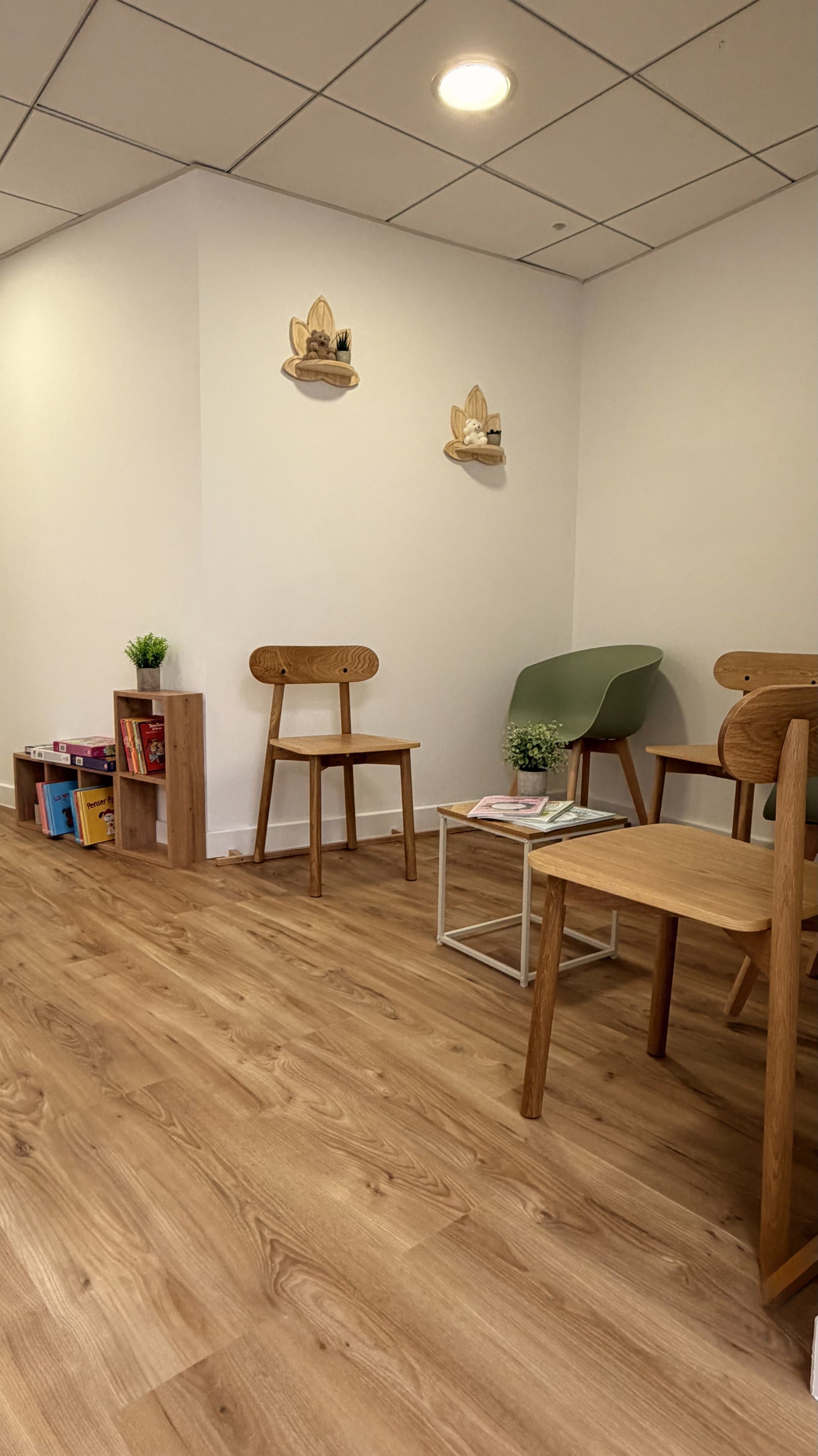 Local en maison de santé - Beaufort-en-Anjou - 11 m²