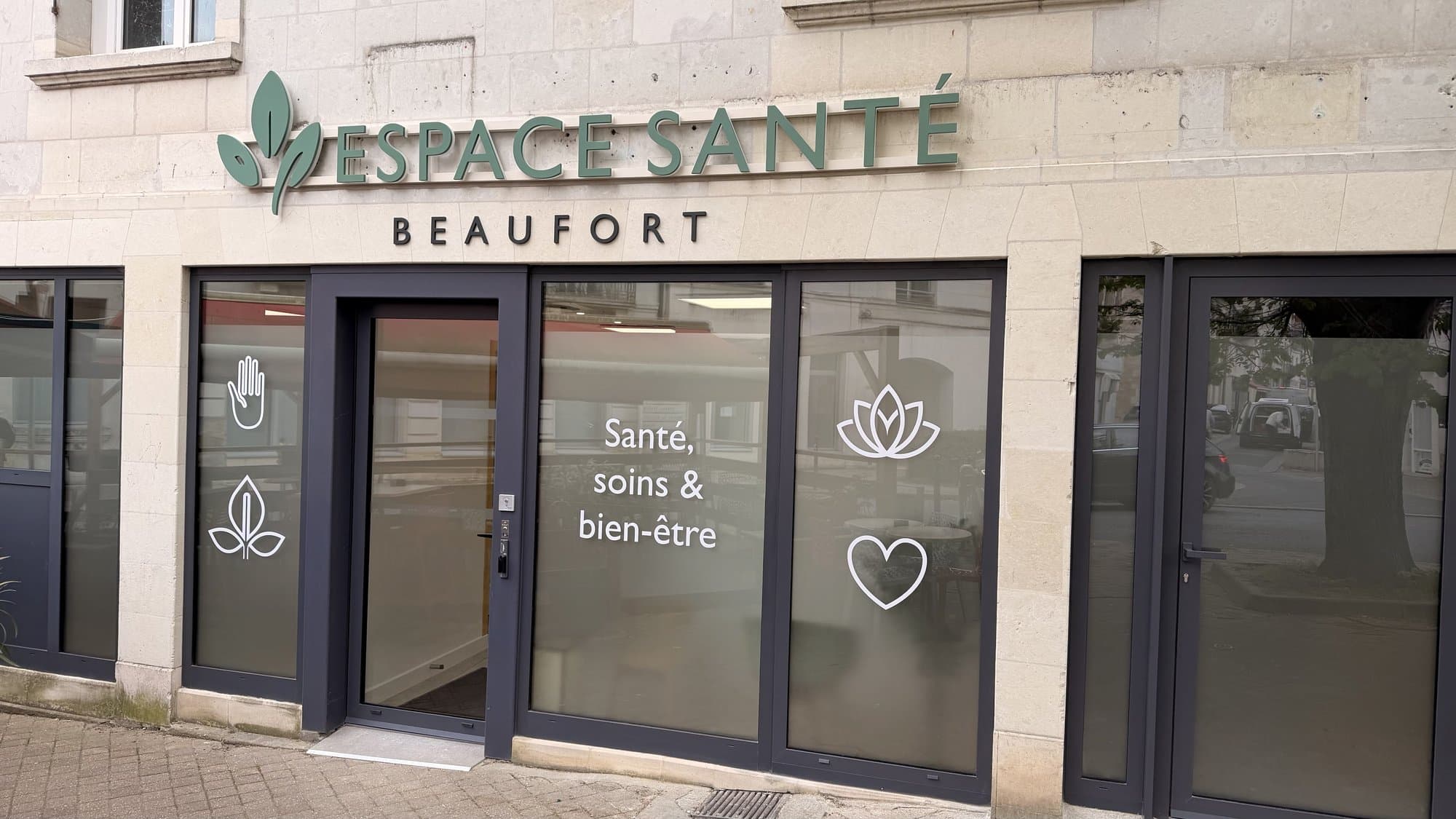 Local en maison de santé - Beaufort-en-Anjou - 11 m²