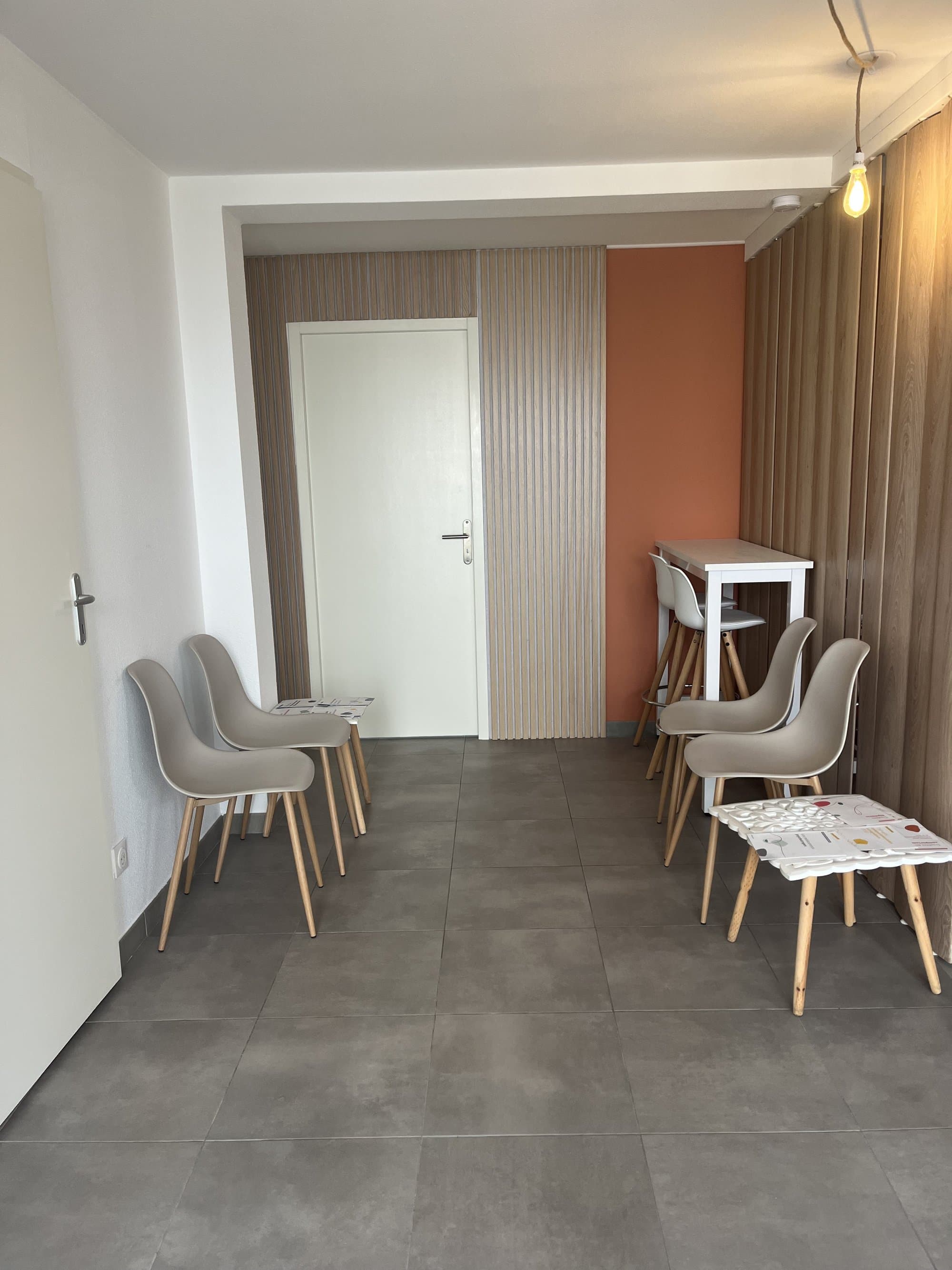 Local en maison de santé - Bordeaux - 18 m²