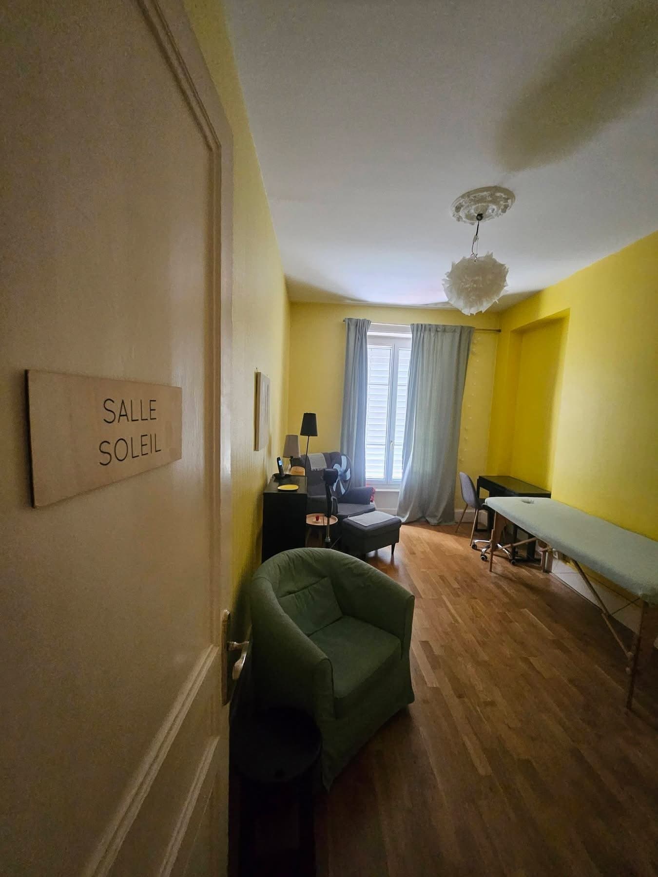 Local en maison de santé - Lyon - 15 m²
