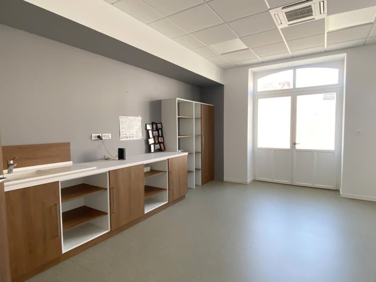 Local en maison de santé - Gensac - 100 m²
