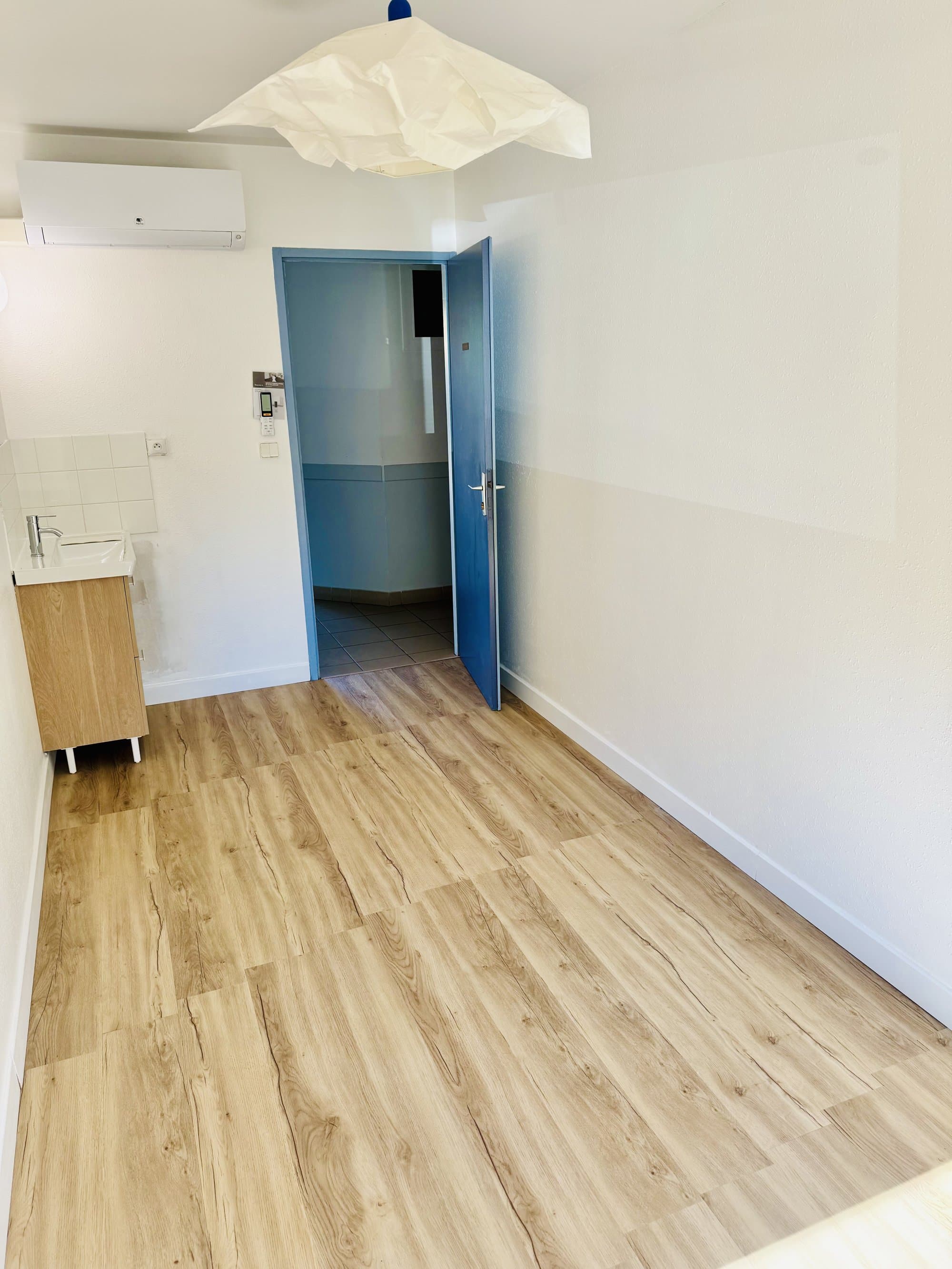Local en maison de santé - La Brède - 13 m²