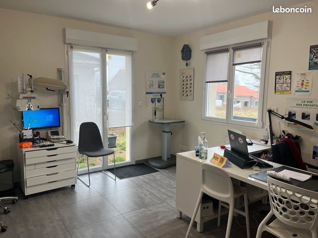 Local en maison de santé - Saint-Nicolas-de-Port - 17 m²