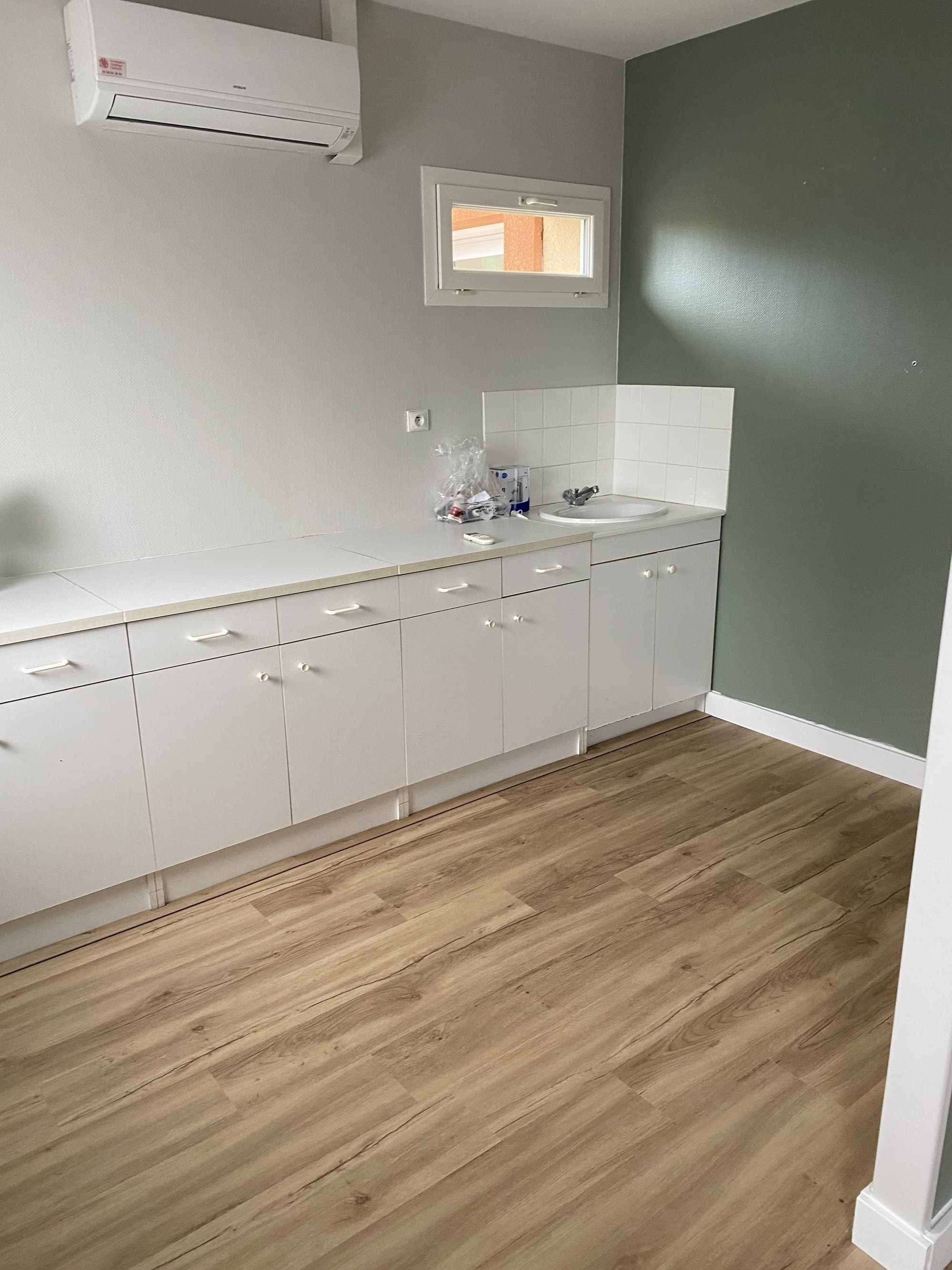 Local en maison de santé - La Brède - 13 m²