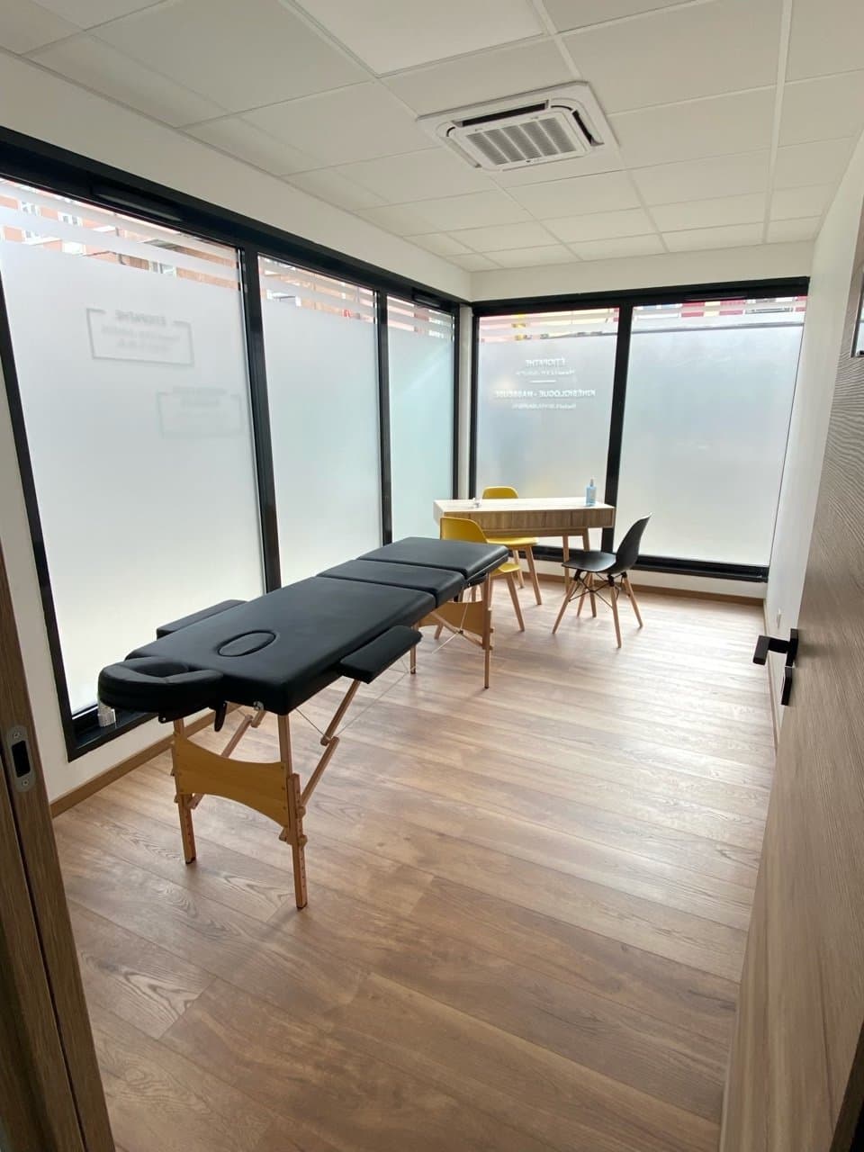 Local en maison de santé - Pont-Évêque - 20 m²