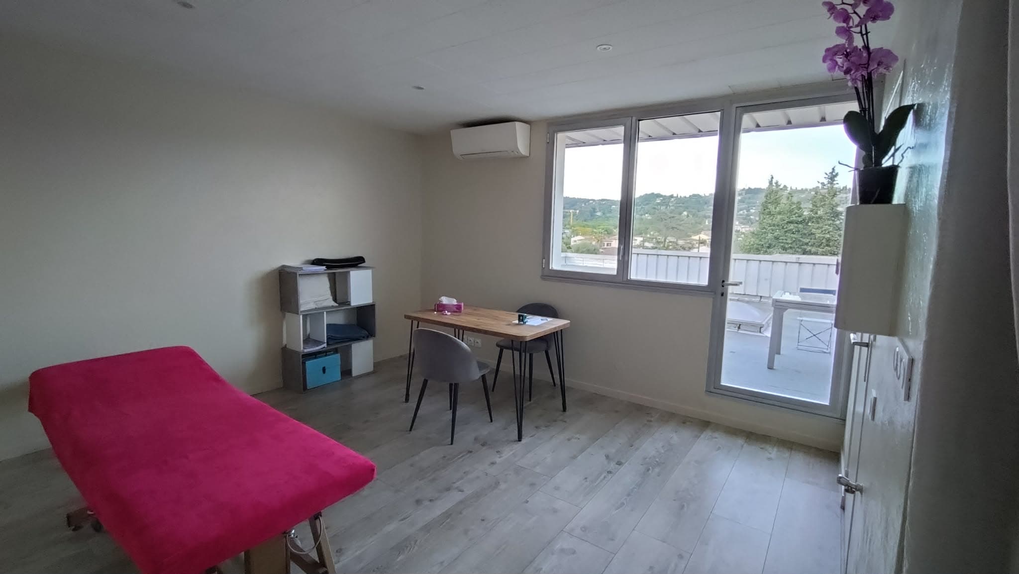 Local en maison de santé - Grasse - 21 m²