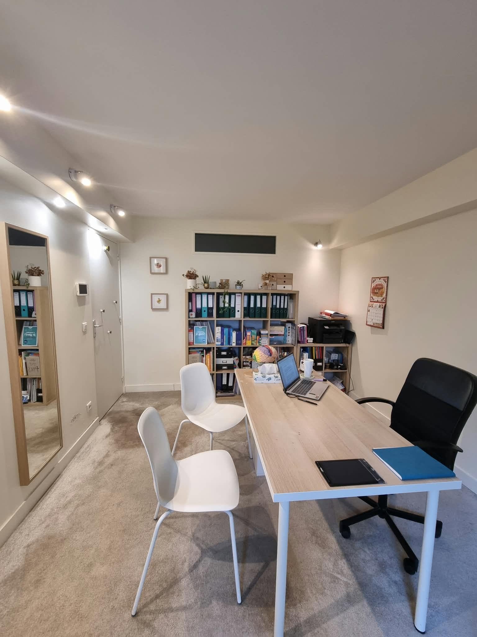 Cabinet médical - Issy-les-Moulineaux - 12 m²