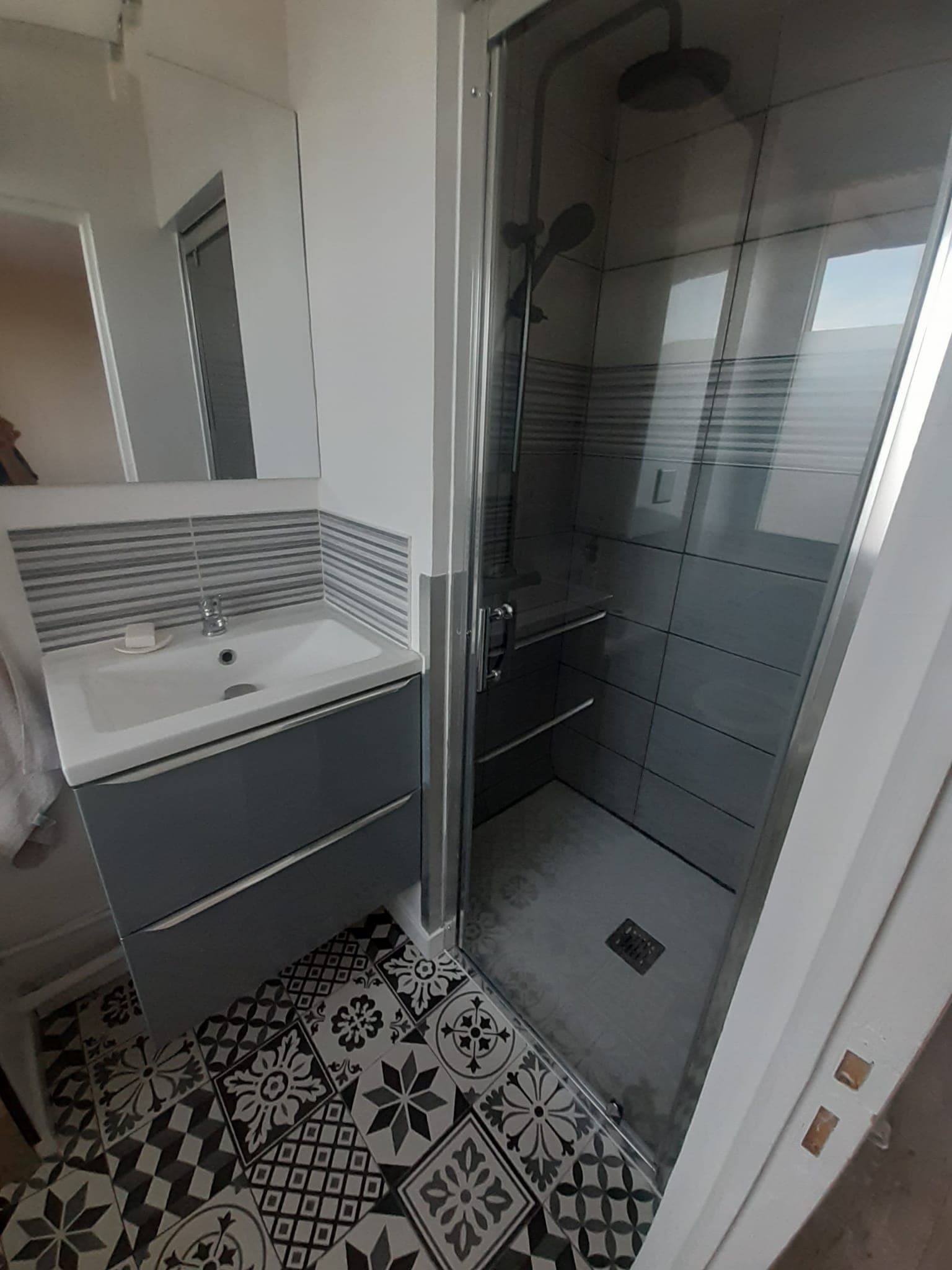 Local en maison de santé - Grasse - 21 m²