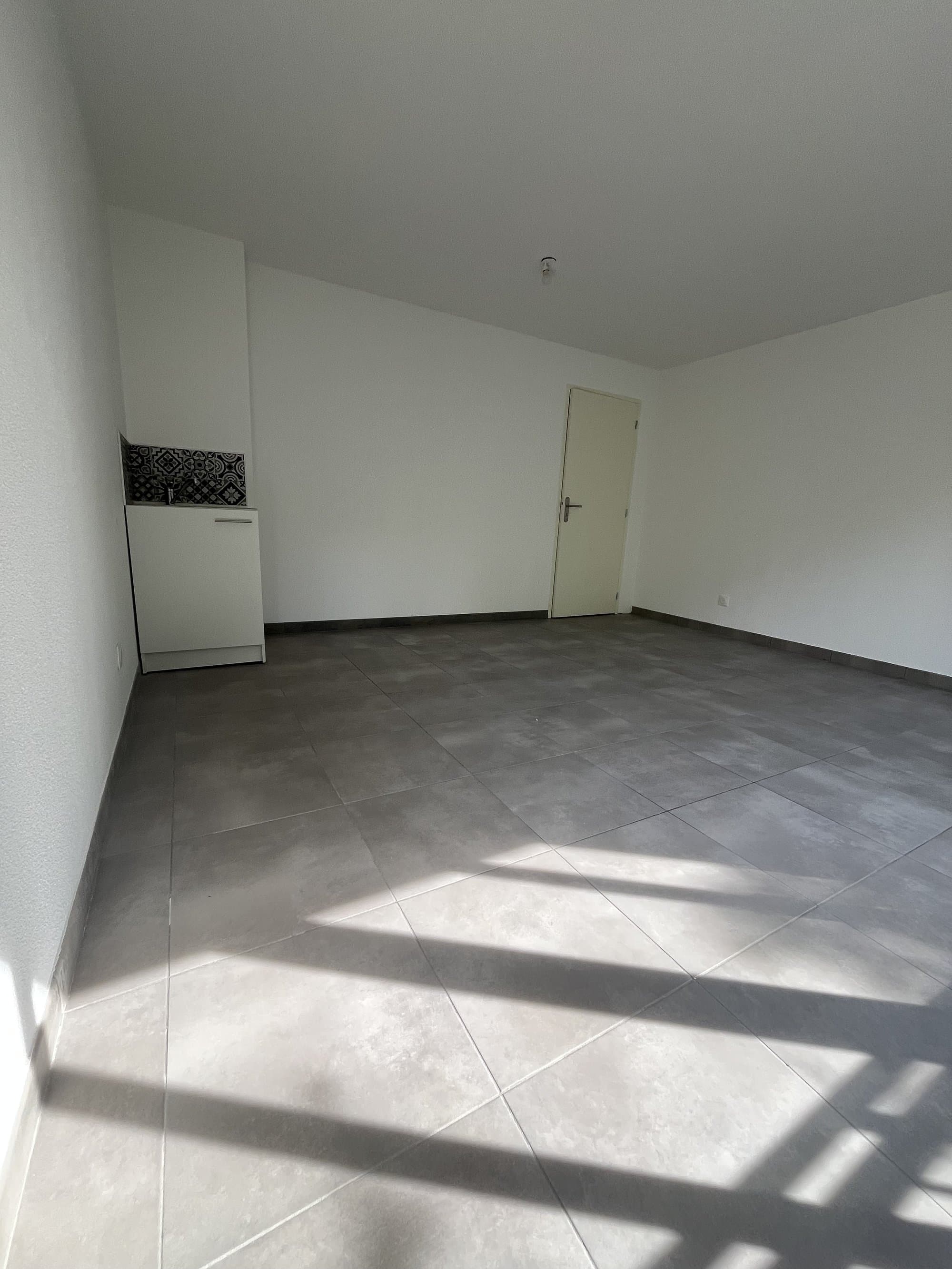 Local en maison de santé - Bordeaux - 18 m²